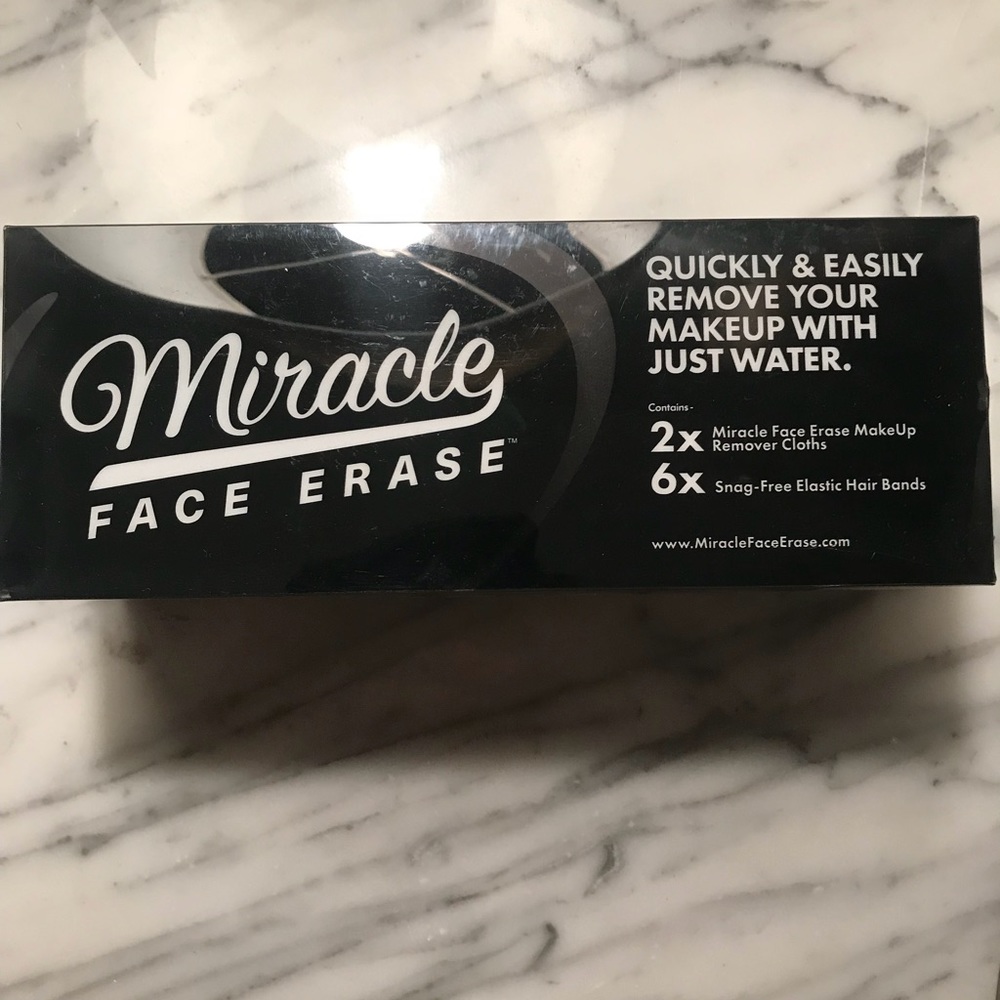 NWOT Miracle face erase- make up removing cloths